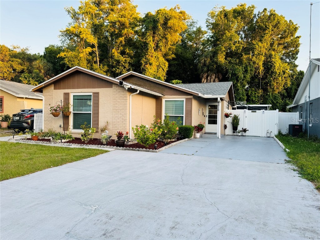 8910 Rosebank Court Tampa FL 33615 T3526292 image1