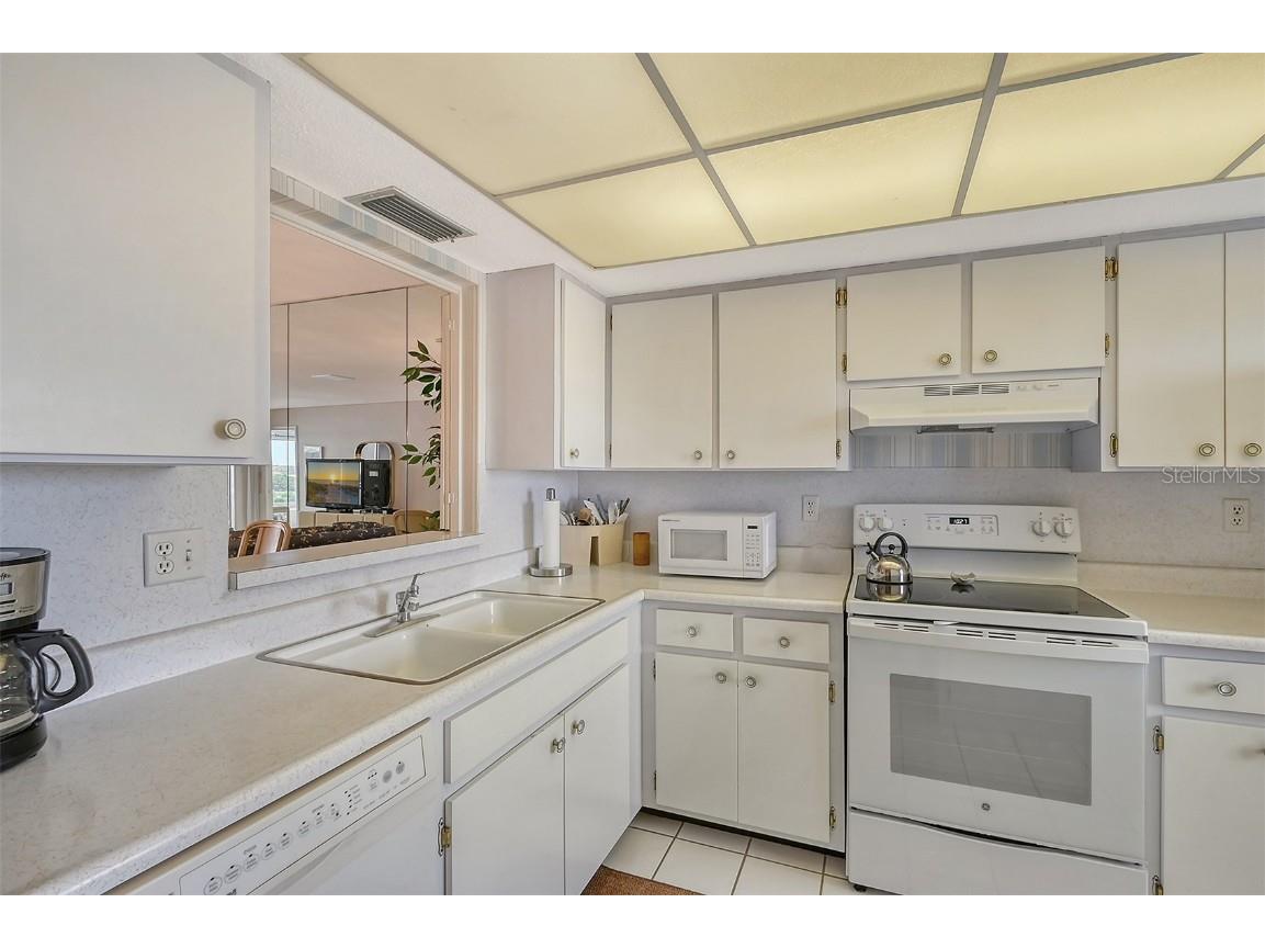 8911 Midnight Pass Road #410 Sarasota FL 34242 - LITTLE SARASOTA BAY A4674935 image20