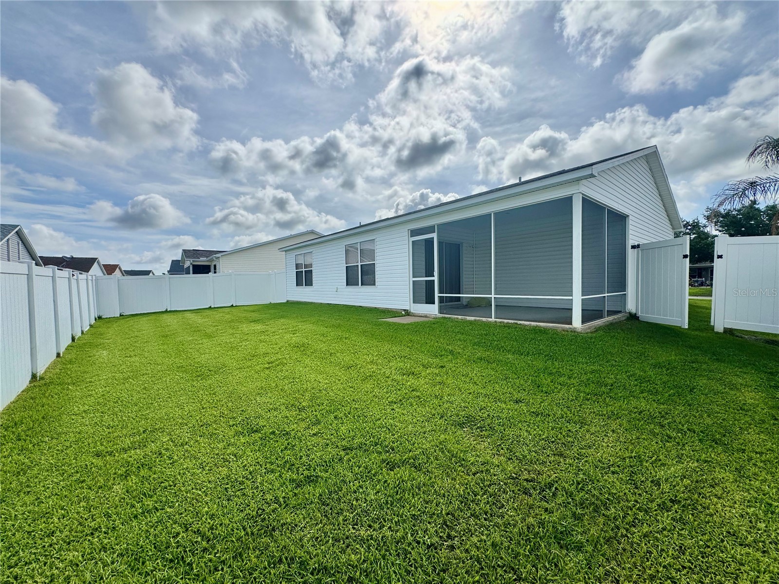 892 Nash Loop The Villages FL 32162 OM725973 image2