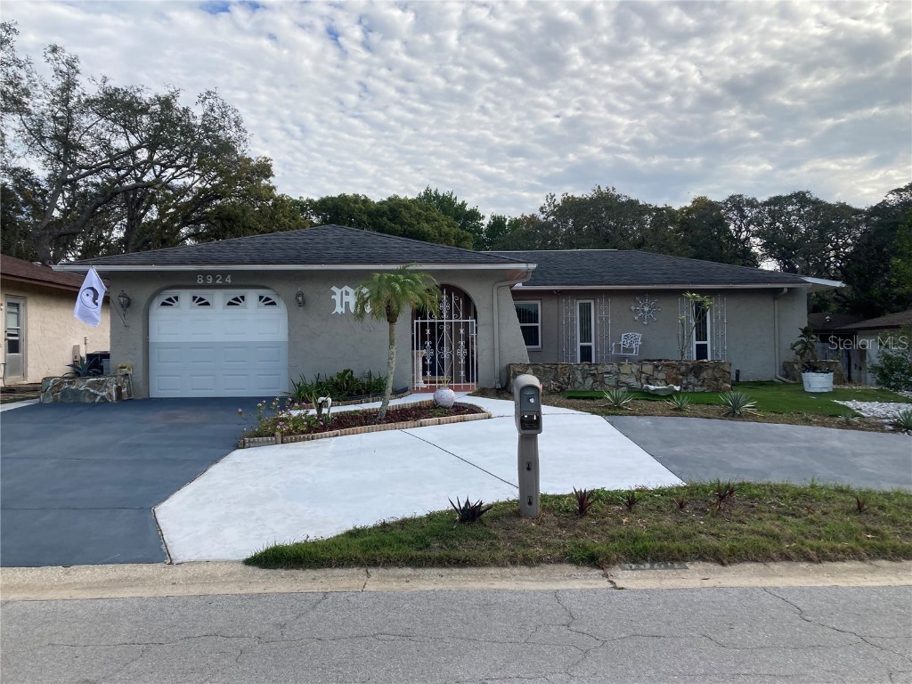 8924 Forest Lake Drive Port Richey FL 34668 W7860452 image1