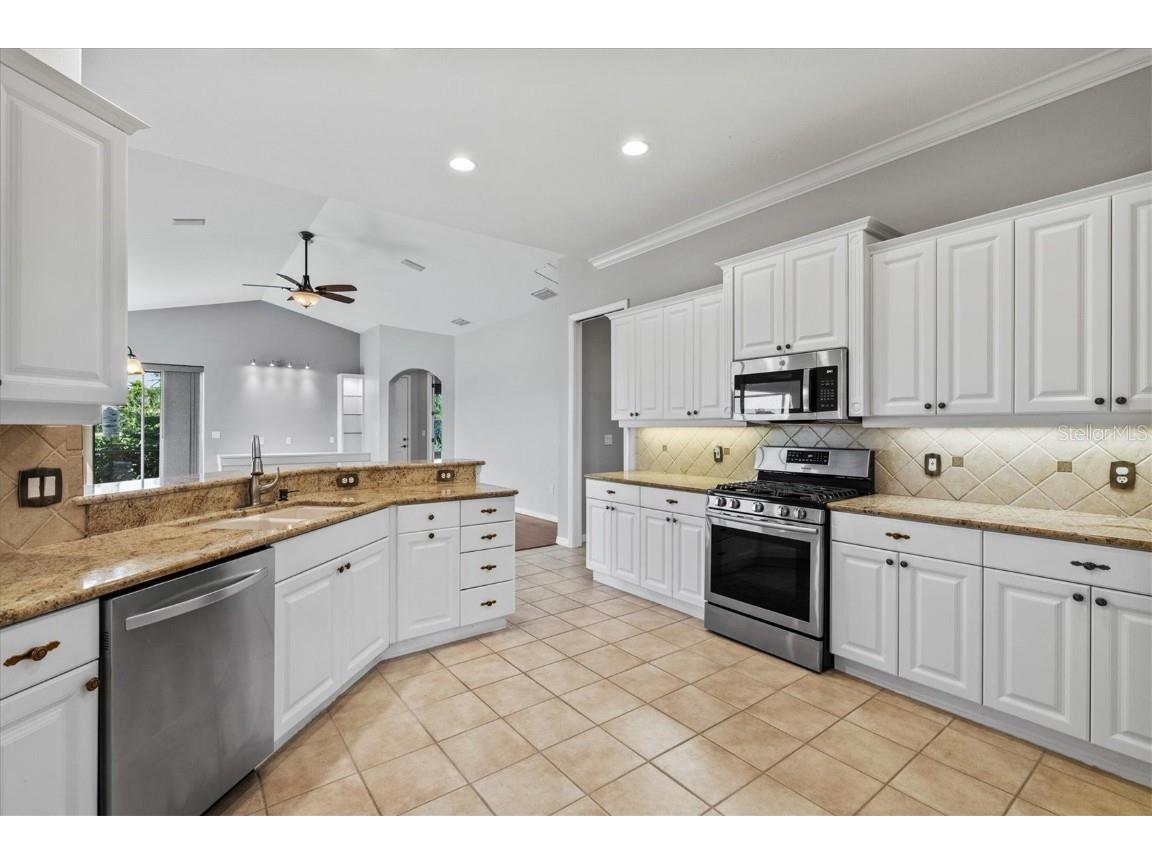 8930 Bloomfield Blvd Sarasota FL 34238 A4654346 image18