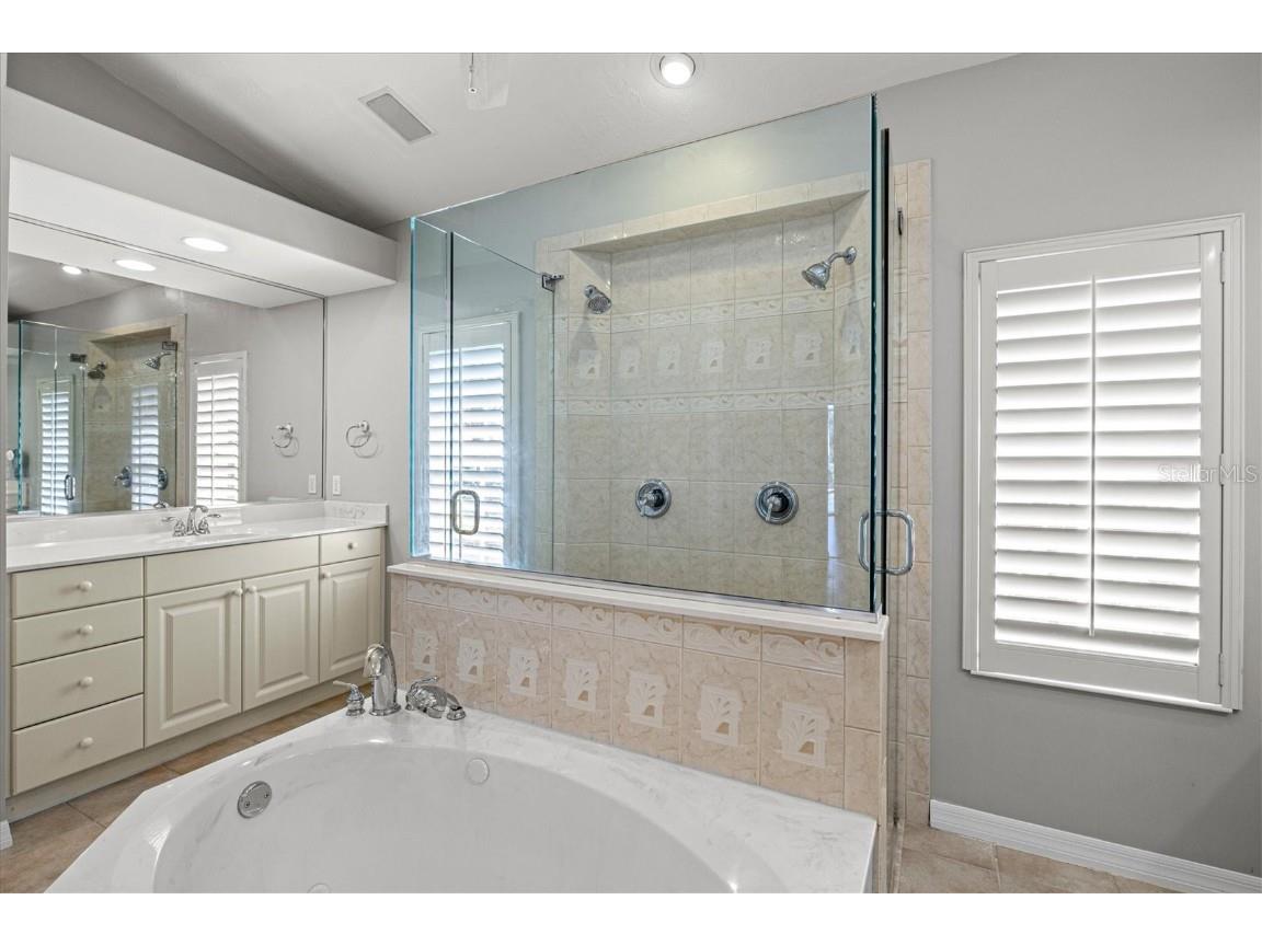 8930 Bloomfield Blvd Sarasota FL 34238 A4654346 image35