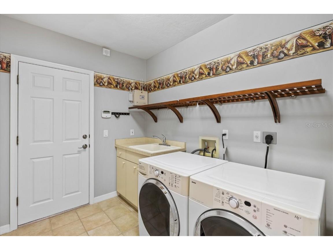 8930 Bloomfield Blvd Sarasota FL 34238 A4654346 image46