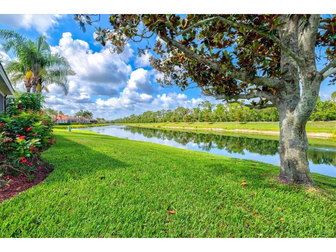 8930 Bloomfield Blvd Sarasota FL 34238 A4654346 image66