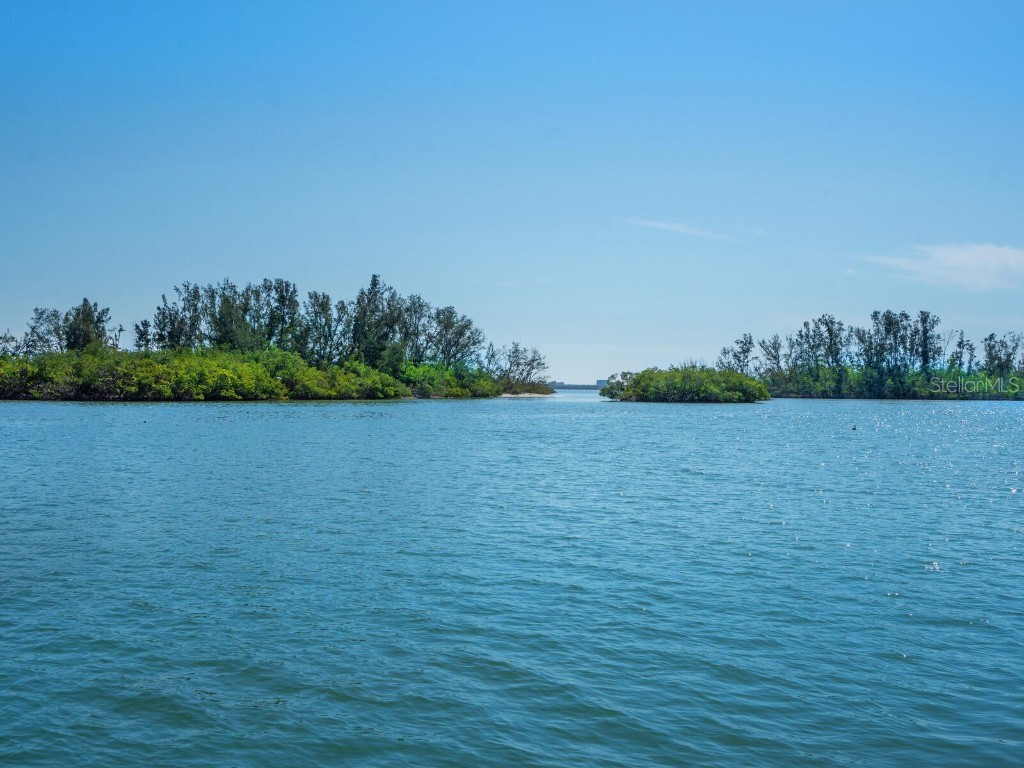 894 Freeling Drive Sarasota FL 34242 - ROBERTS BAY A4668843 image16