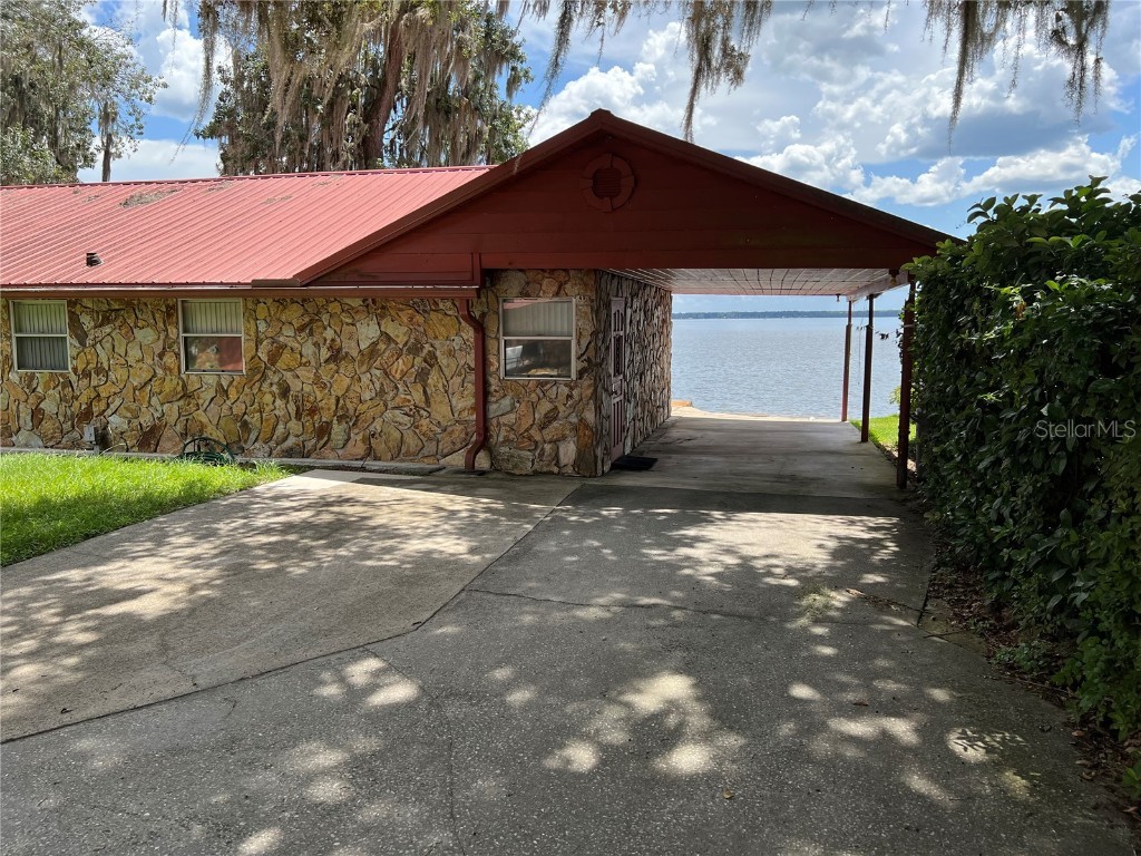 894 SE County Road 21b Melrose FL 32666 - LAKE SANTA FE GC517906 image1