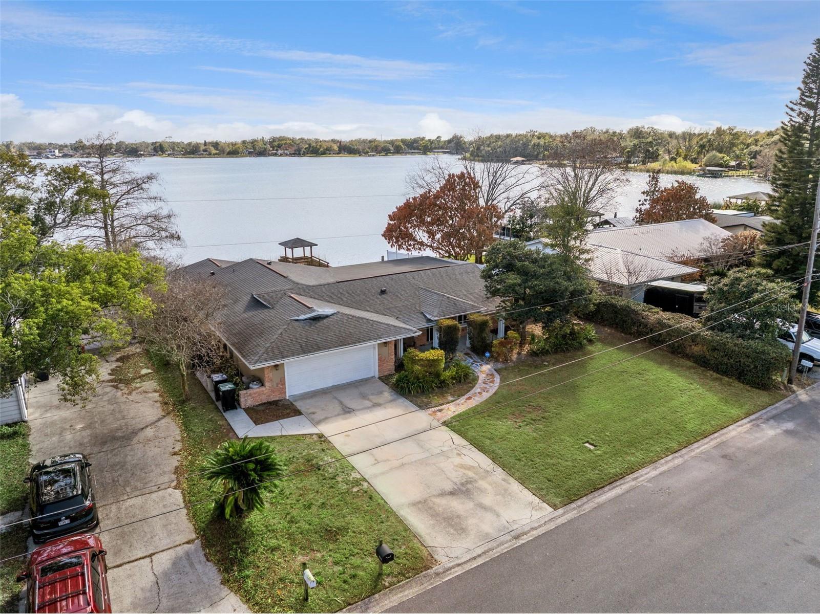 894 W Lake Holden Point Orlando FL 32805 - LAKE HOLDEN O6384833 image1