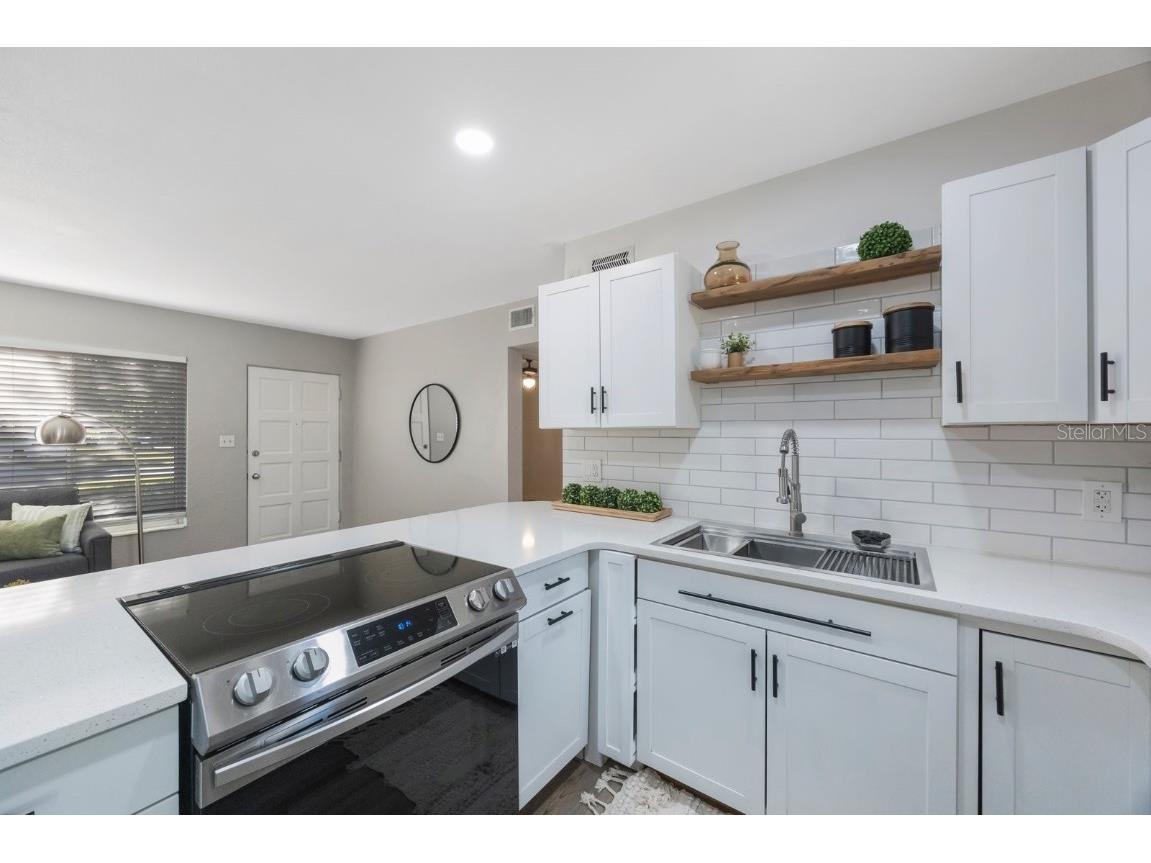 8946 93rd Street Seminole FL 33777 TB8429734 image17