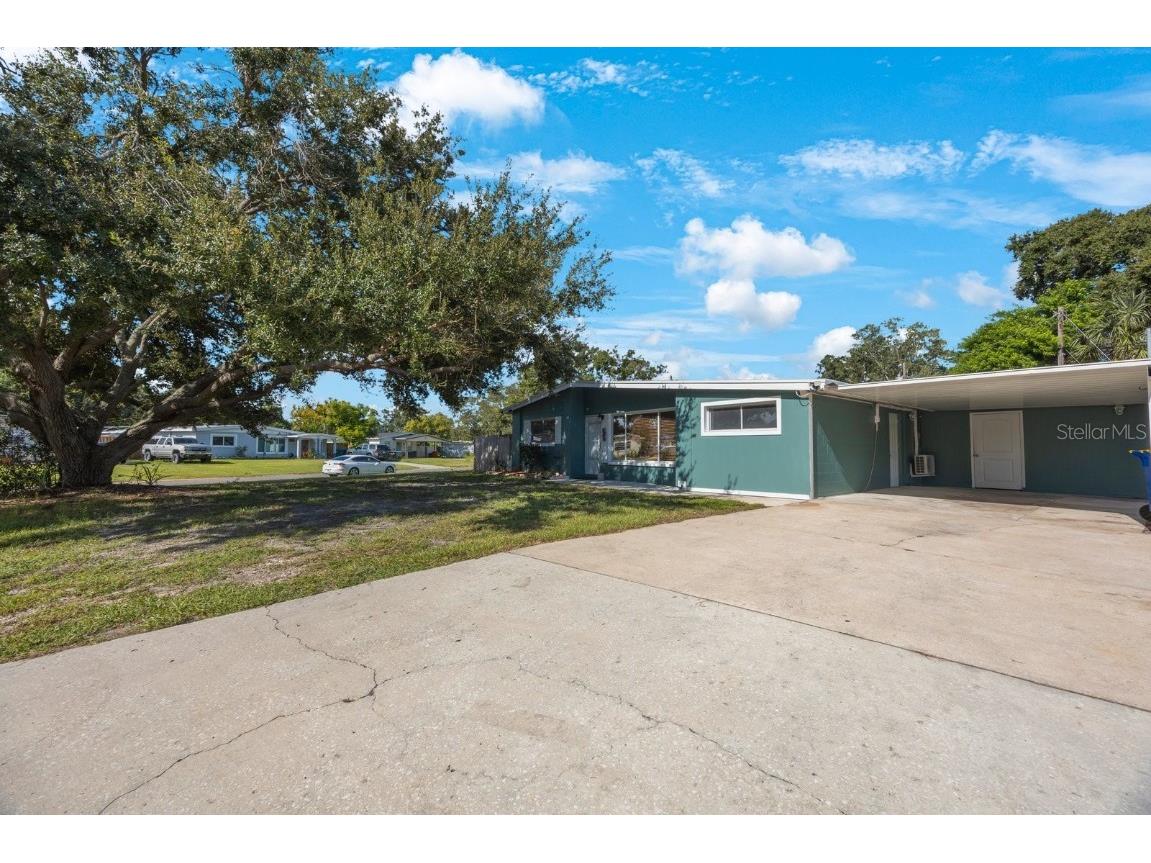 8946 93rd Street Seminole FL 33777 TB8429734 image40