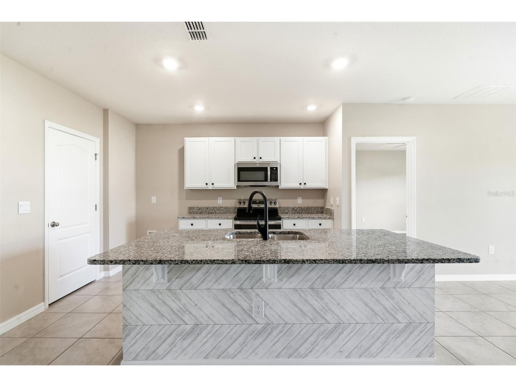 895 Lazio Circle Debary FL 32713 V4950312 image8