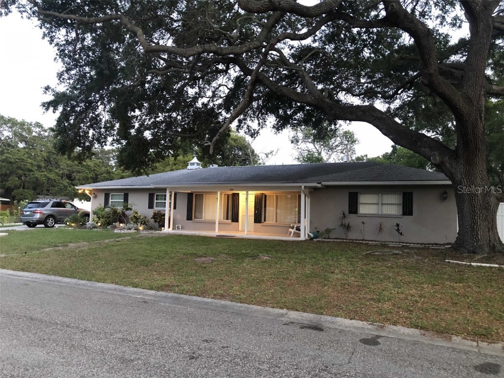 895 Manor Drive S Dunedin FL 34698 A4575611 image1