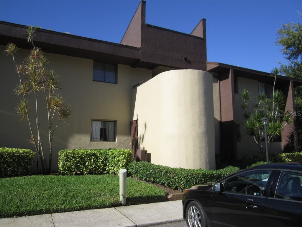 895 N Village Drive N #202 Saint Petersburg FL 33716 U8199294 image1