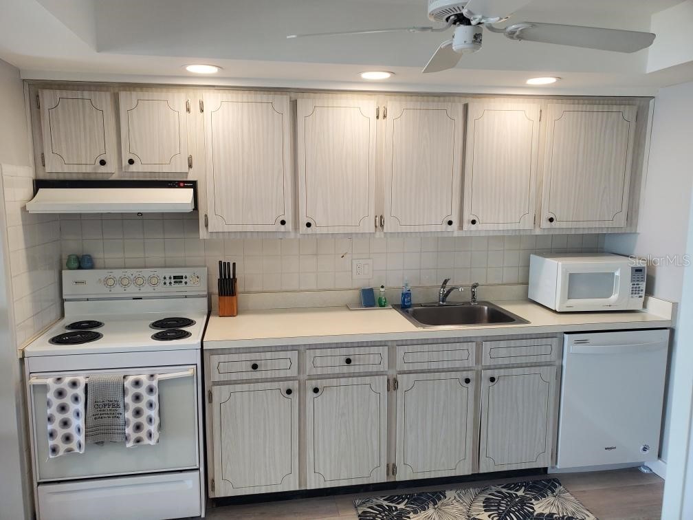 895 S Gulfview Boulevard #202 Clearwater FL 33767 U8211312 image16