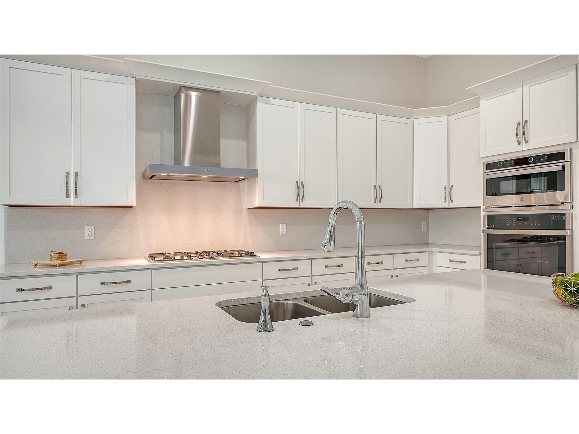 8950 Baroque Terrace Sarasota FL 34240 A4687146 image17