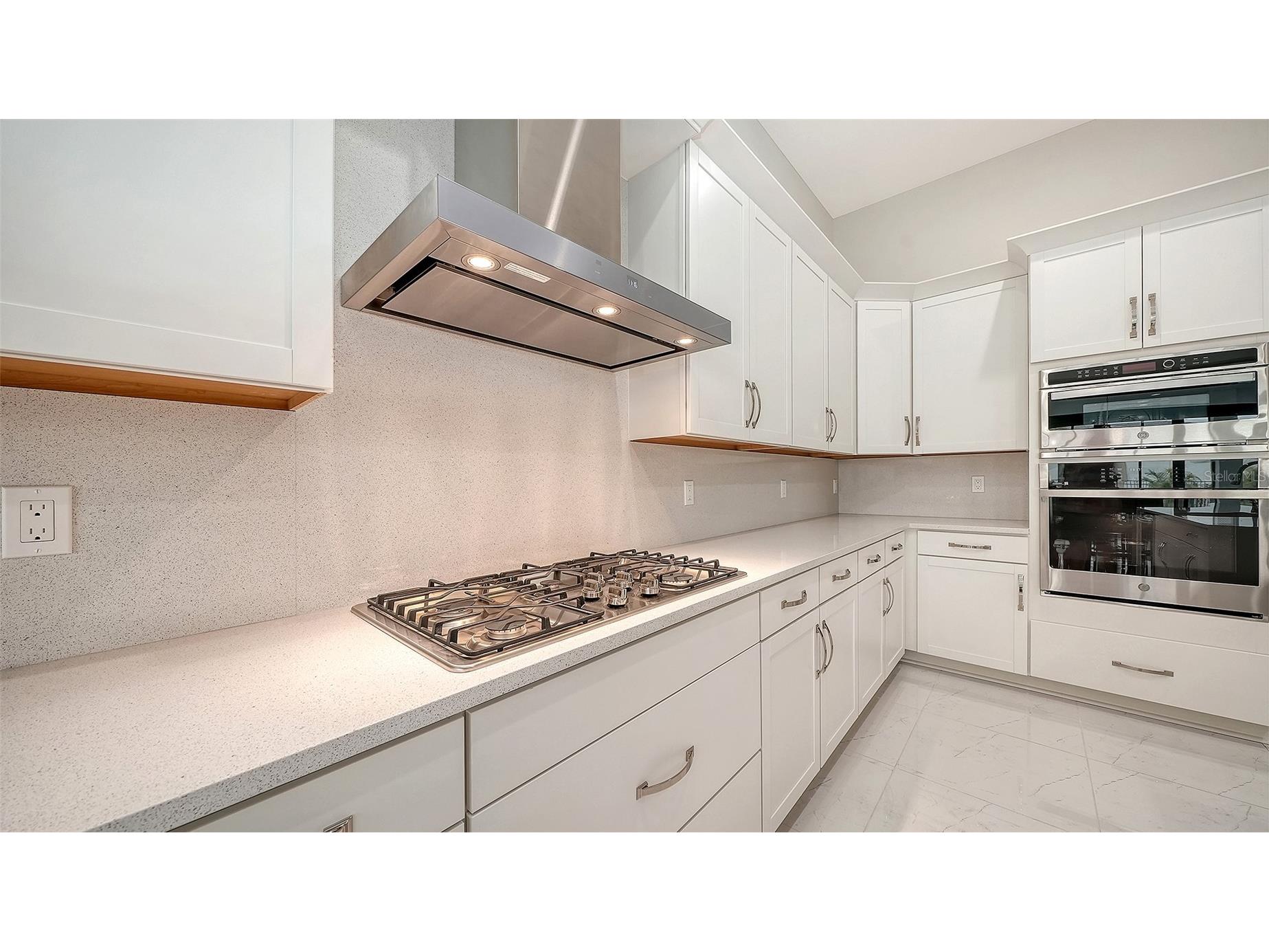 8950 Baroque Terrace Sarasota FL 34240 A4687146 image19