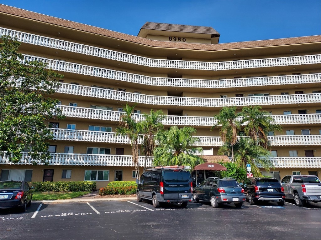 8950 Park Boulevard #408 Seminole FL 33777 U8204884 image1