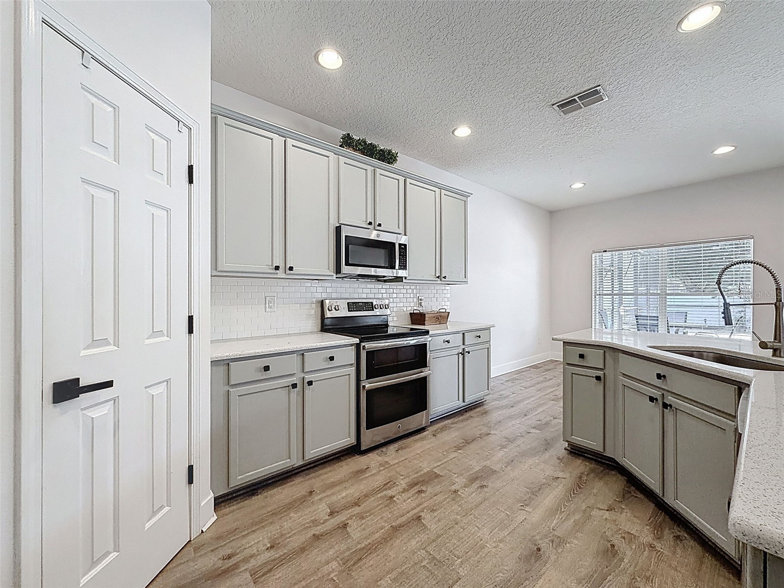 8950 Sandusky Lane New Port Richey FL 34654 W7885121 image12
