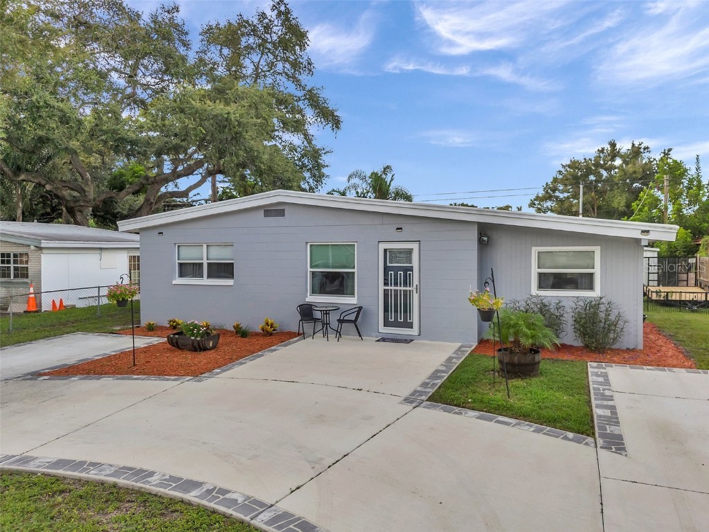 8957 91st Terrace Seminole FL 33777 TB8301378 image1