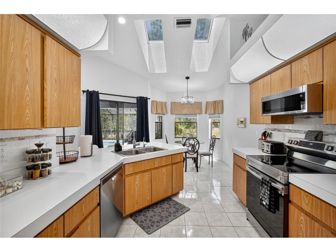 8959 Hernando Way Weeki Wachee FL 34613 TB8428228 image13