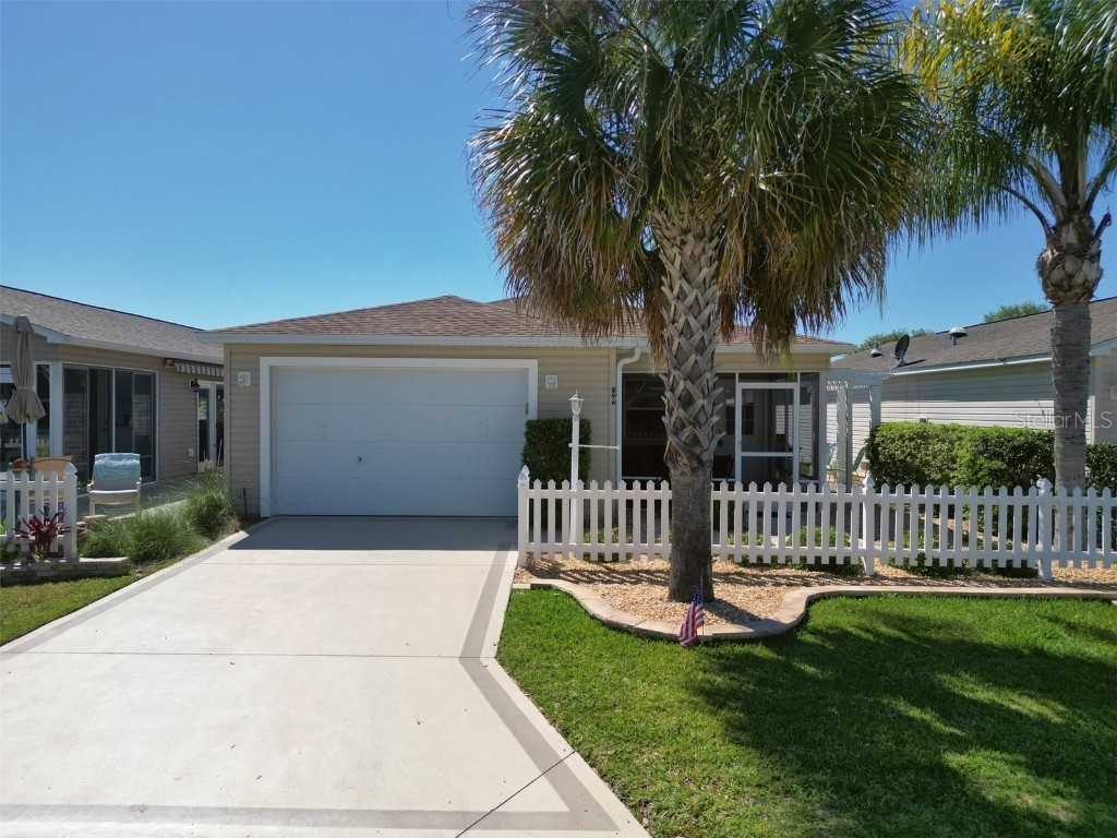 896 Allagash Avenue The Villages FL 32162 G5080162 image1