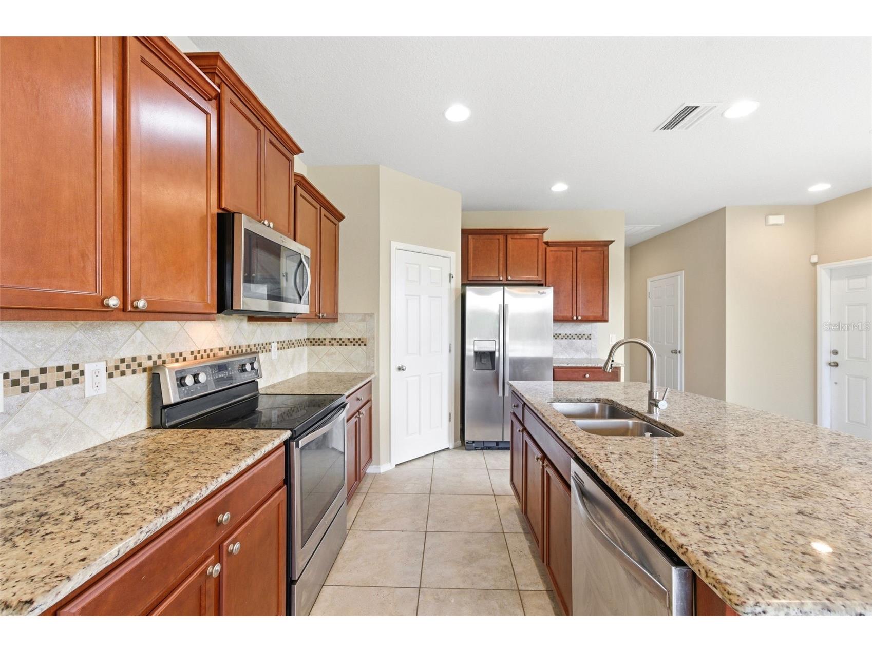 8961 Turnstone Haven Place Tampa FL 33619 TB8513591 image5