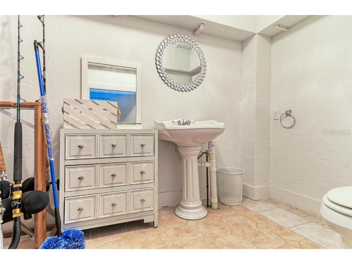 8963 Fishermens Bay Drive Sarasota FL 34231 A4654953 image73