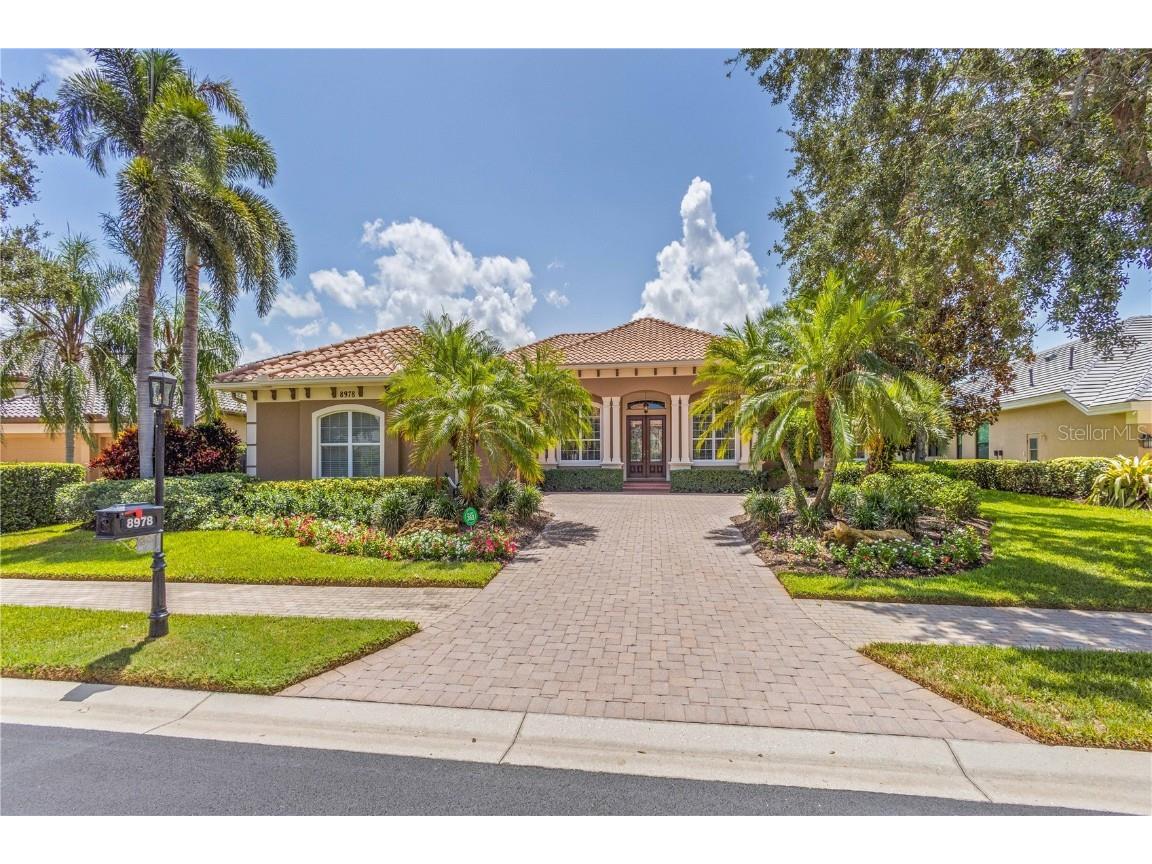 8978 Bloomfield Boulevard Sarasota FL 34238 A4578213 image1