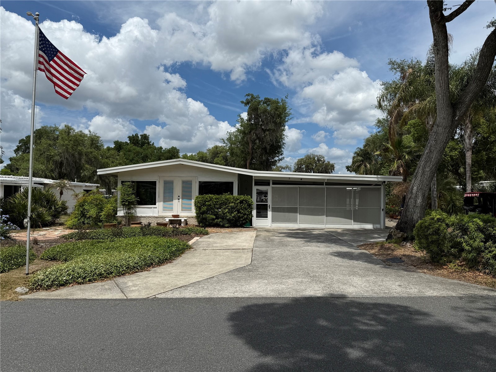 9 S Bobwhite Road Wildwood FL 34785 - LAKE OKAHUMPKA G5111106 image1