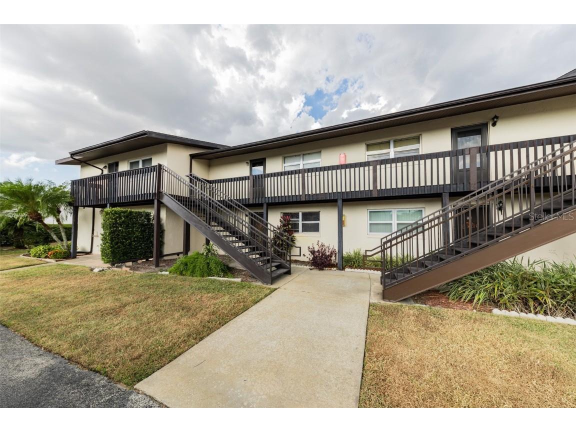 900 Avenue Z SE #D5 Winter Haven FL 33880 P4927133 image1