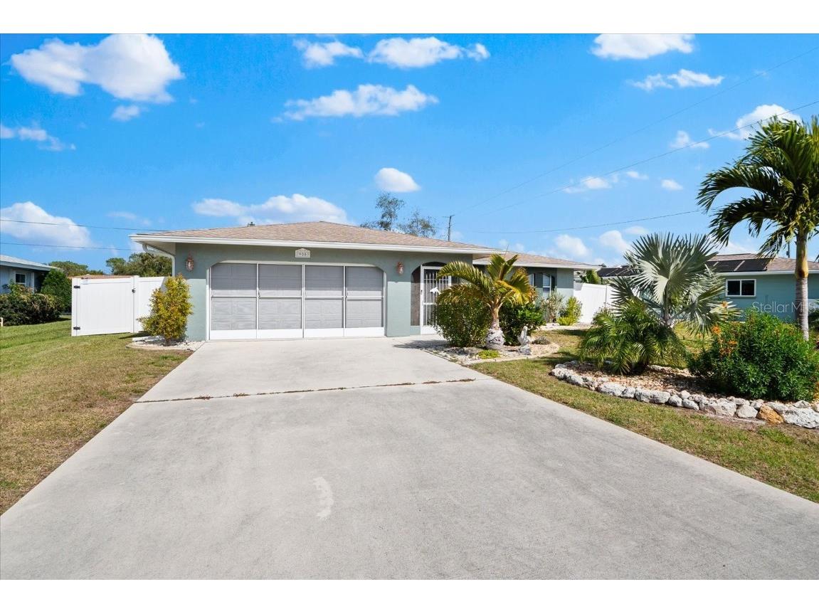 900 Gillespie Street Englewood FL 34223 A4599618 image1