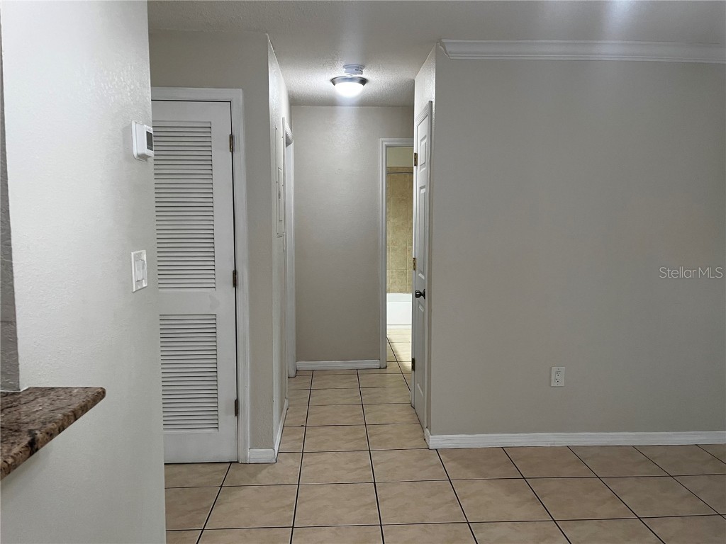 900 La Costa Circle #4 Sarasota FL 34237 A4647706 image16