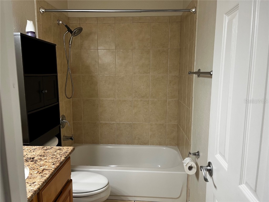 900 La Costa Circle #4 Sarasota FL 34237 A4647706 image17