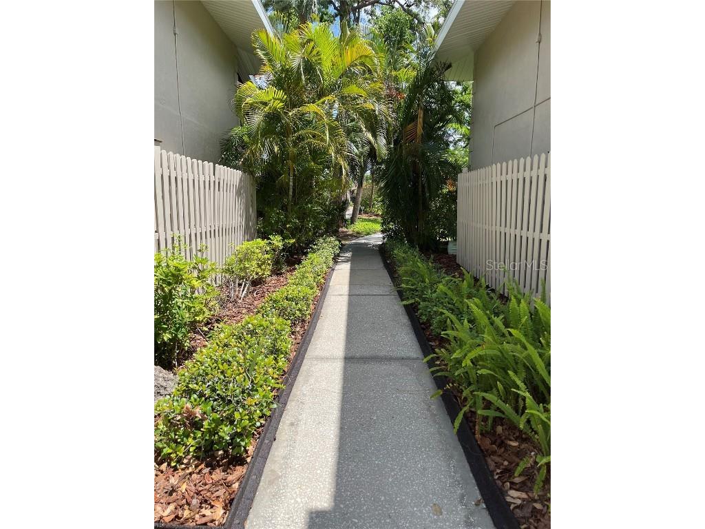 900 La Costa Circle #4 Sarasota FL 34237 A4647706 image26