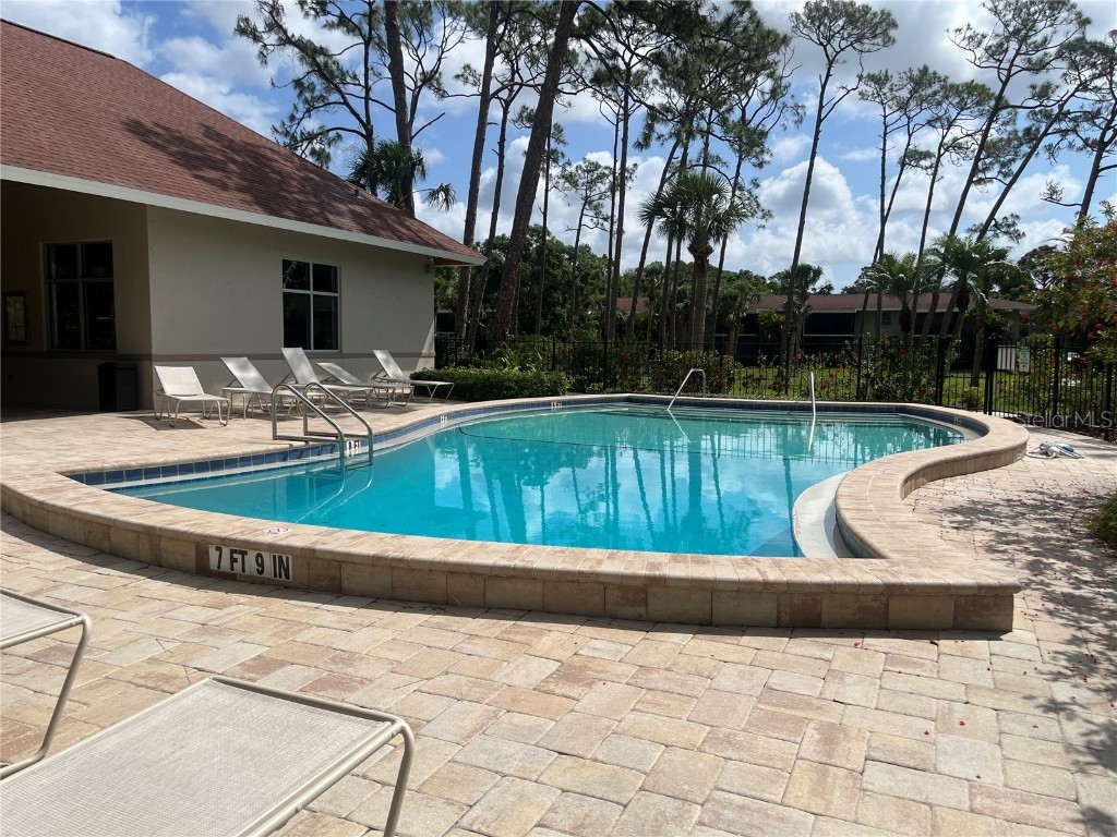 900 La Costa Circle #4 Sarasota FL 34237 A4647706 image28