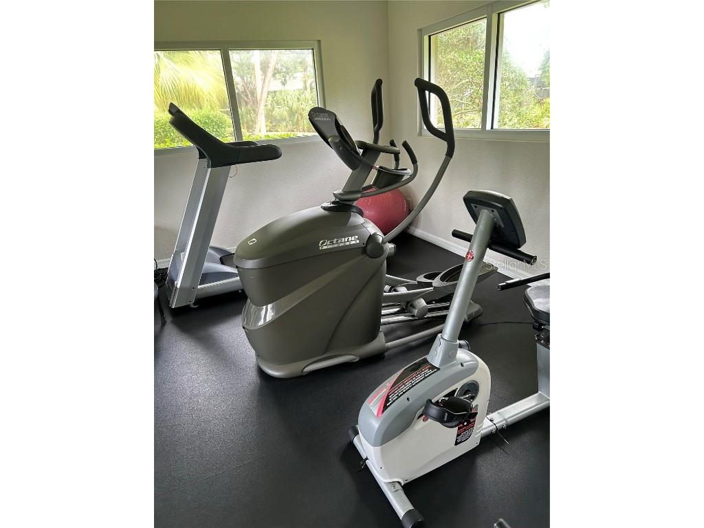 900 La Costa Circle #4 Sarasota FL 34237 A4647706 image36