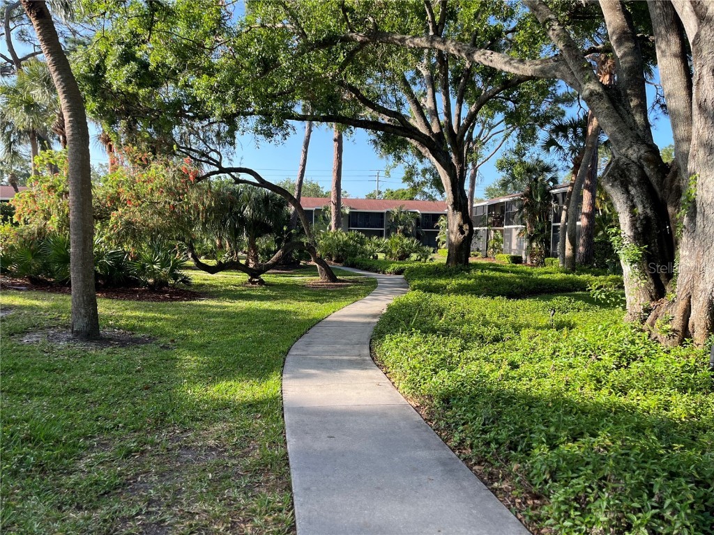 900 La Costa Circle #4 Sarasota FL 34237 A4647706 image40