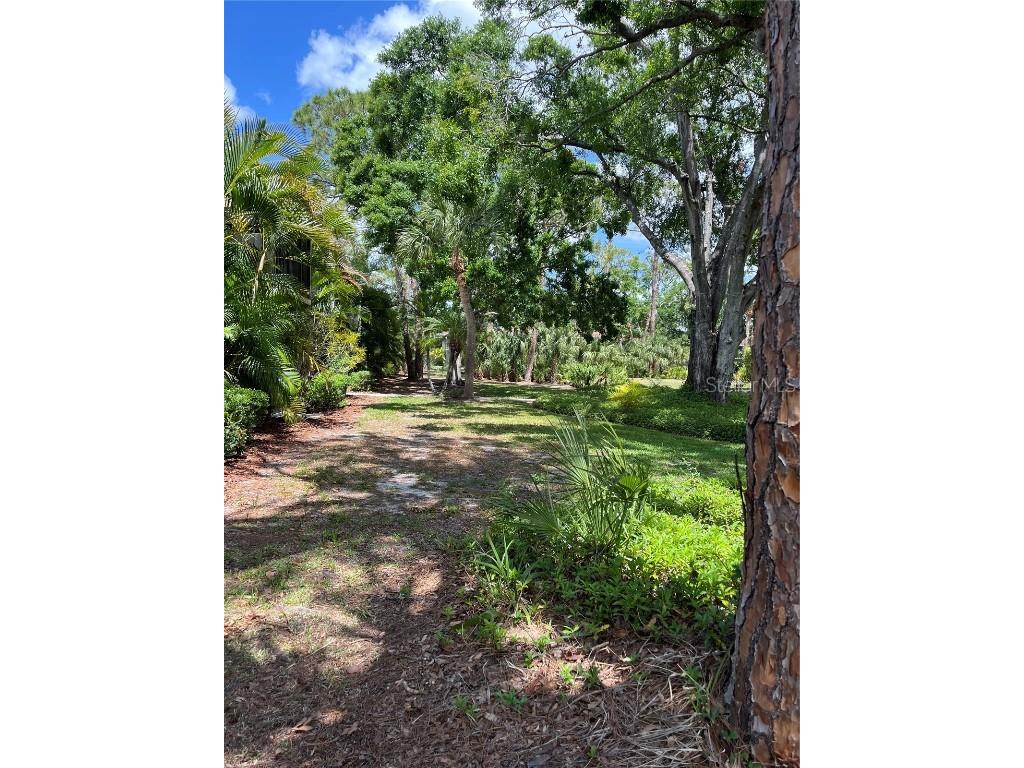 900 La Costa Circle #4 Sarasota FL 34237 A4647706 image41