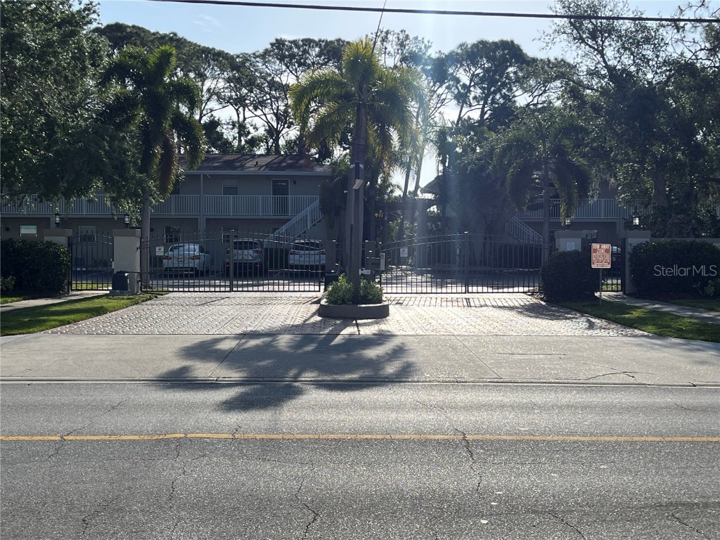 900 La Costa Circle #4 Sarasota FL 34237 A4647706 image5