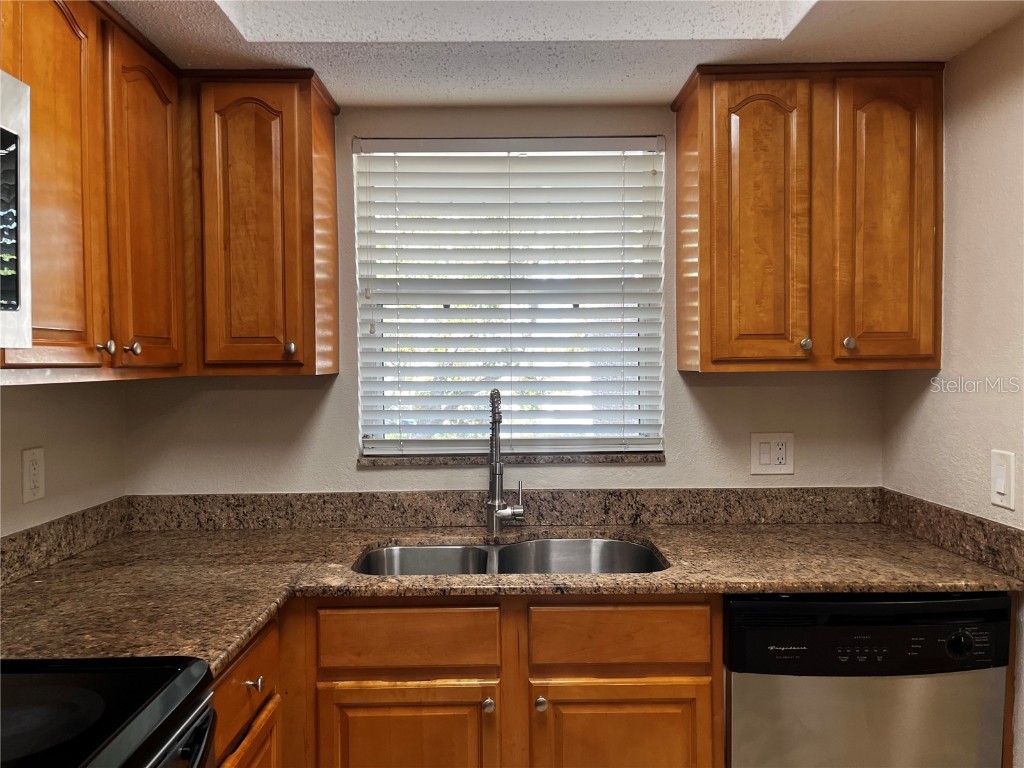 900 La Costa Circle #4 Sarasota FL 34237 A4647706 image8