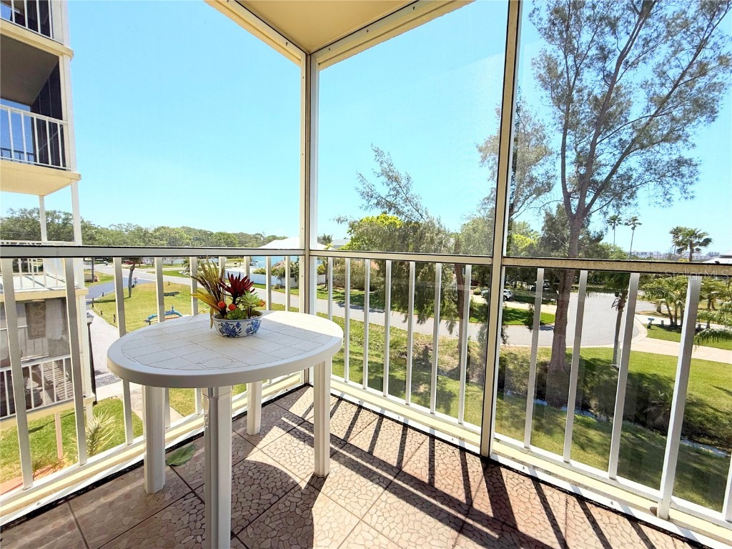 9000 Commodore Drive #302 Seminole FL 33776 W7872611 image18