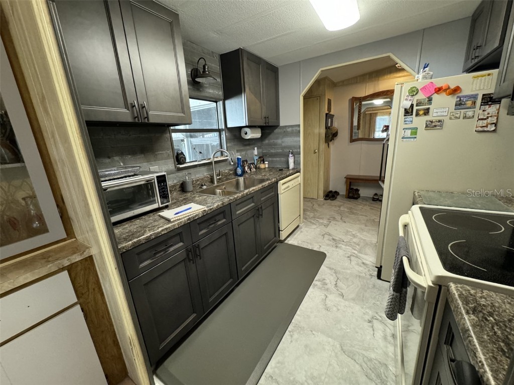 9000 Lake Point Boulevard Lake Wales FL 33898 - LAKE WALK IN WATER P4928210 image5