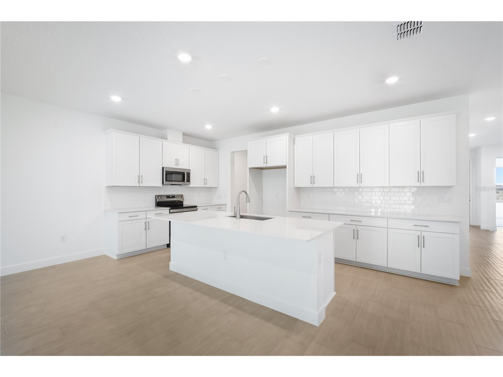 9005 Players Drive Weeki Wachee FL 34613 S5127459 image12