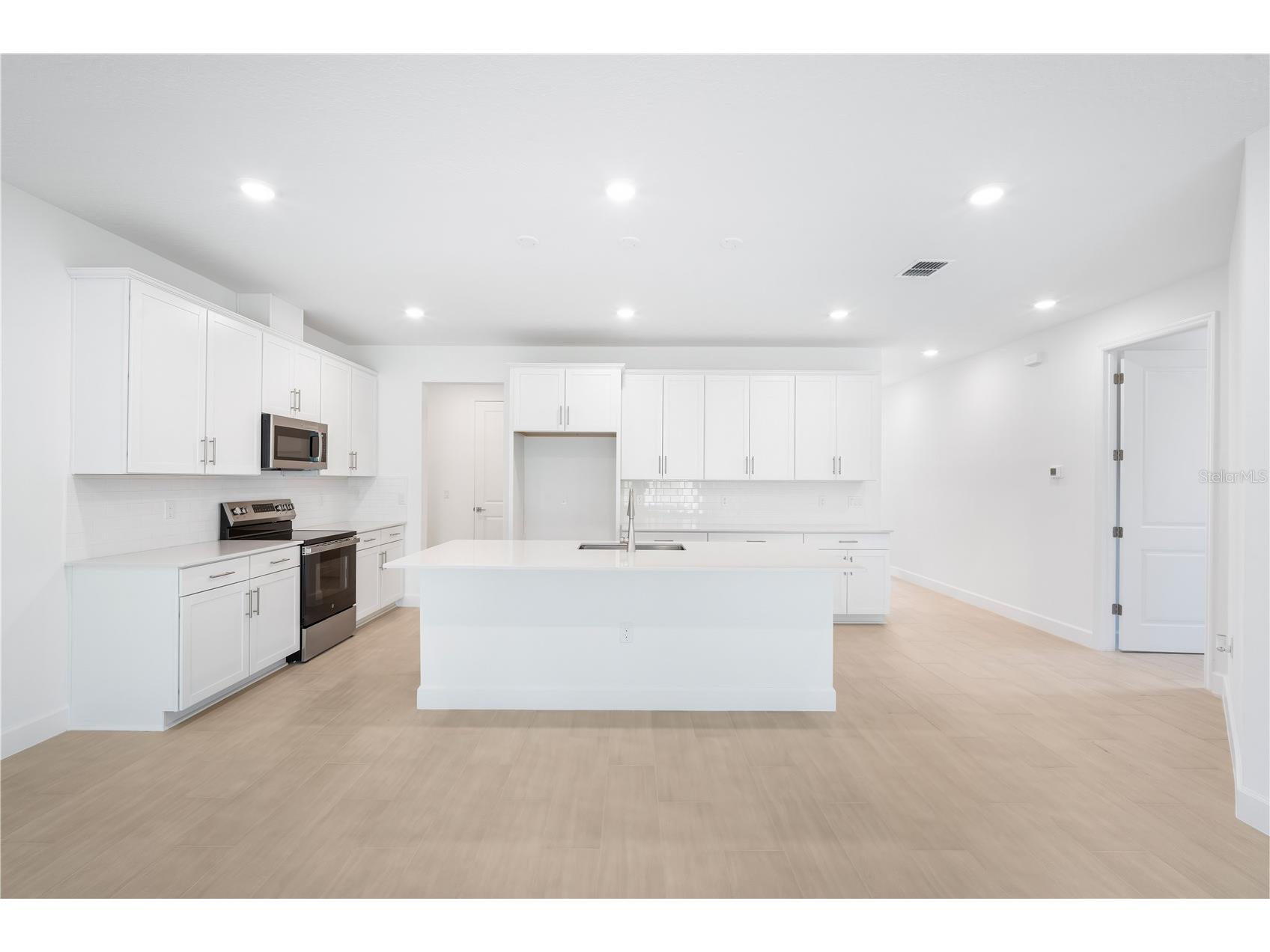 9005 Players Drive Weeki Wachee FL 34613 S5127459 image9