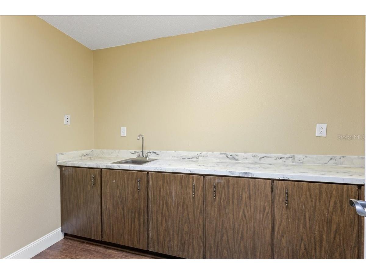 9009 Park Boulevard #SUITE B Seminole FL 33777 TB8519324 image14