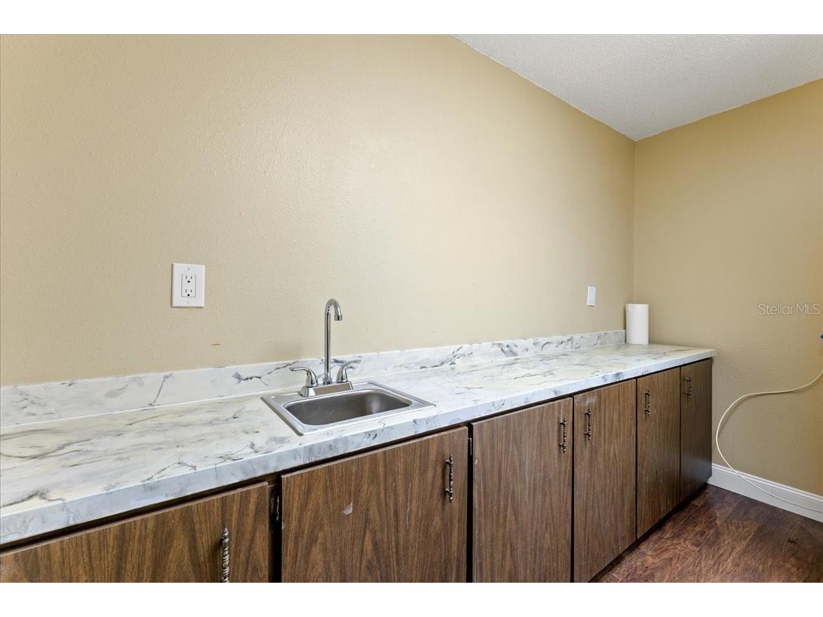 9009 Park Boulevard #SUITE B Seminole FL 33777 TB8519324 image16