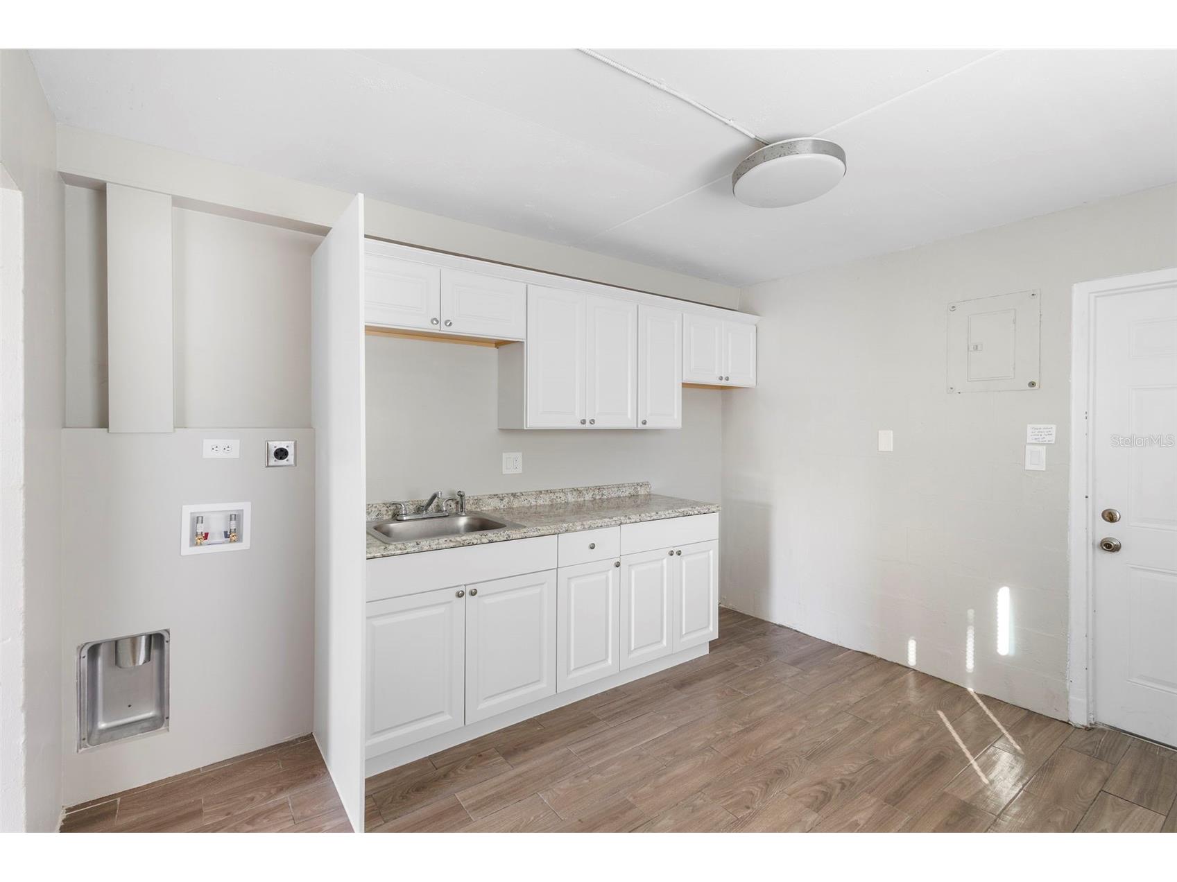 901 Colyer Street Orlando FL 32805 O6392744 image6