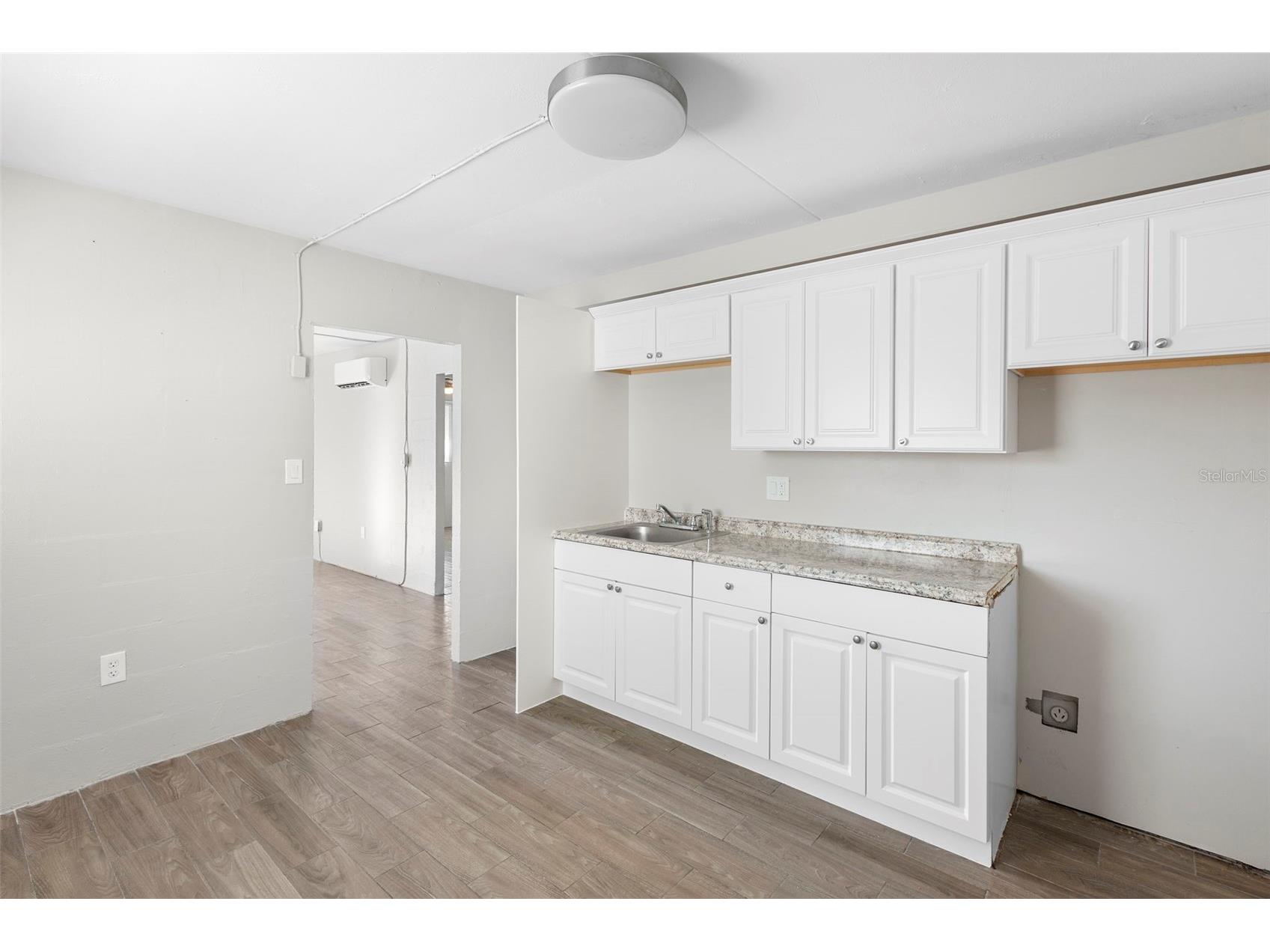 901 Colyer Street Orlando FL 32805 O6392744 image8