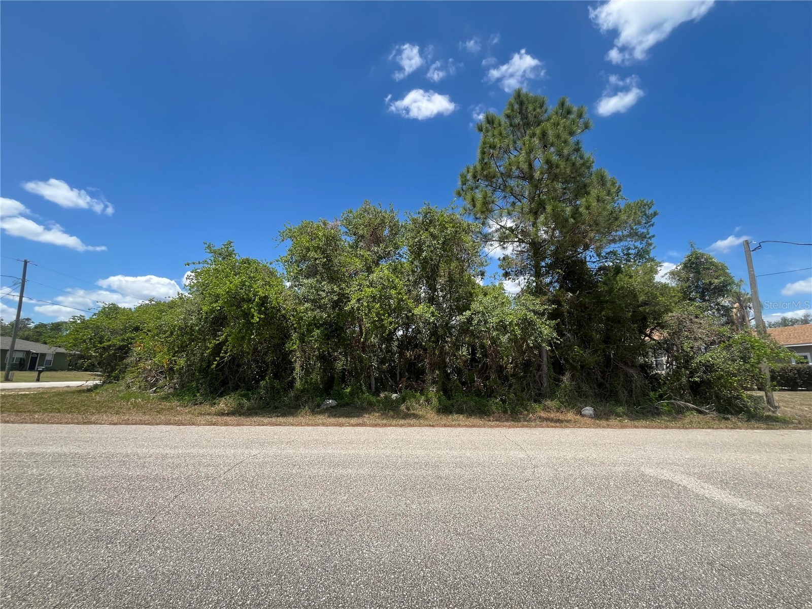 901 Replica Avenue Sebring FL 33872 O6404228 image1