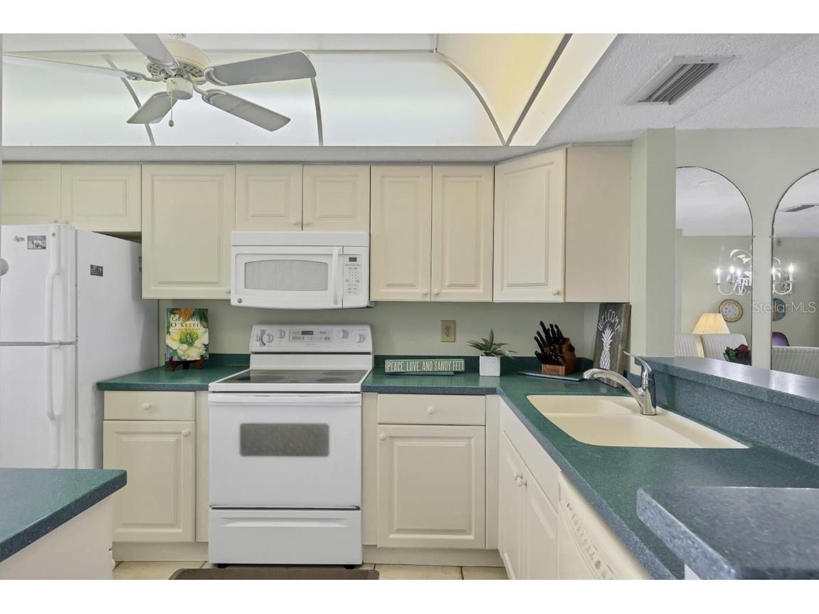 9011 Midnight Pass Road #426 Sarasota FL 34242 A4668084 image15