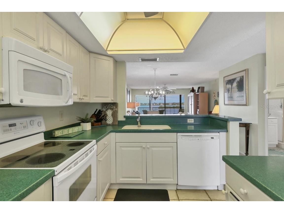 9011 Midnight Pass Road #426 Sarasota FL 34242 A4668084 image16